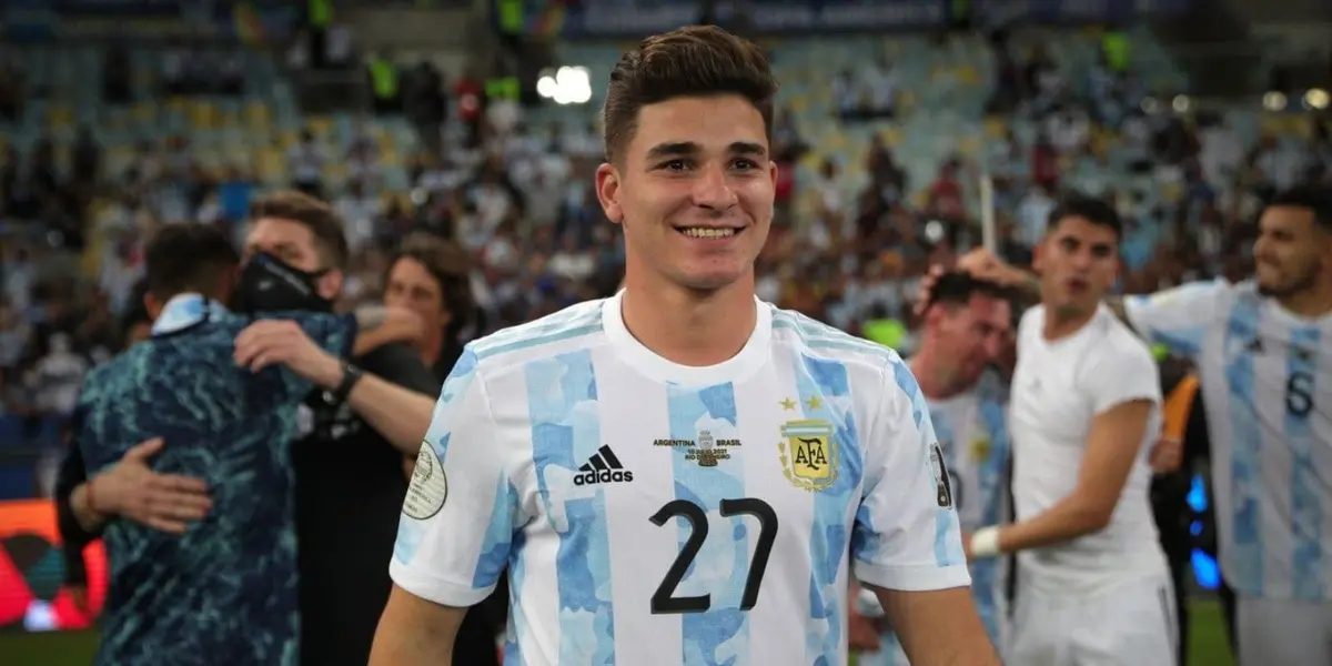 A poco tiempo de haber llegado al equipo de Guardiola, Álvarez ya recibió un gesto que resalta su buena actualidad en el equipo.