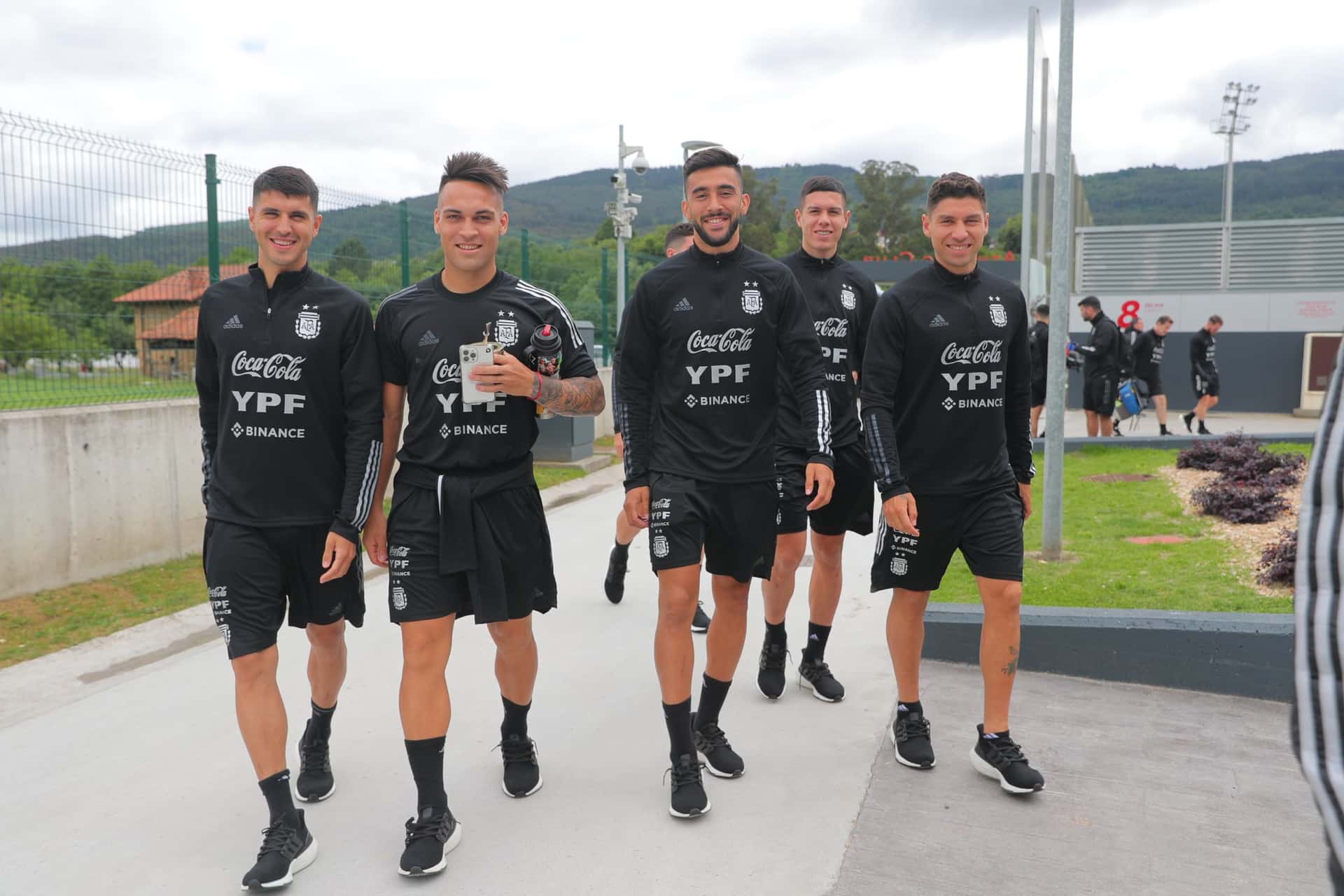 A pocos días del partido ante Italia, los futbolistas argentinos siguen ilusionados y se puede observar el buen momento del grupo campeón de América.