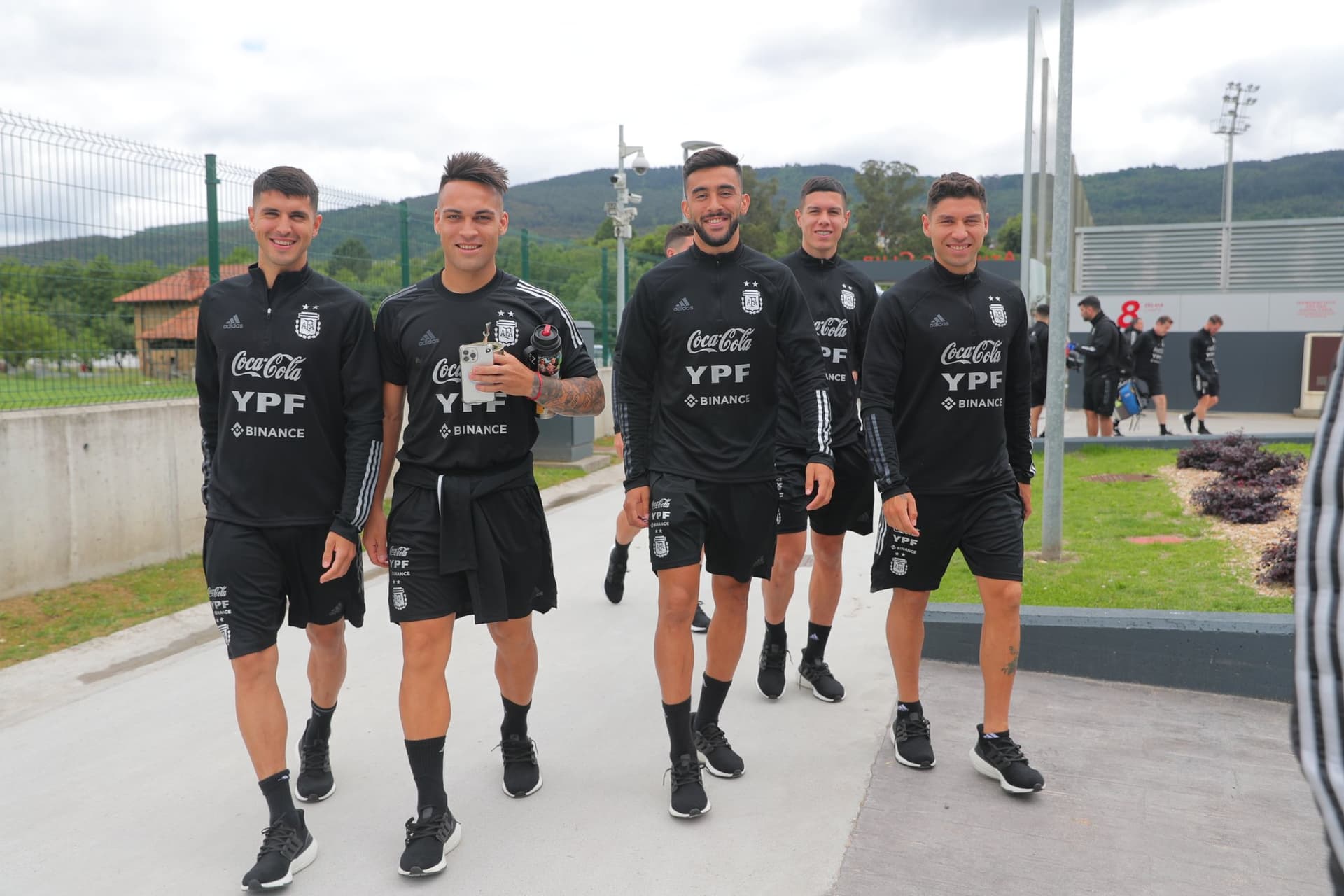 A pocos días del partido ante Italia, los futbolistas argentinos siguen ilusionados y se puede observar el buen momento del grupo campeón de América.
