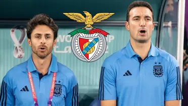 Aimar y Scaloni cantando el himno en Qatar 2022.