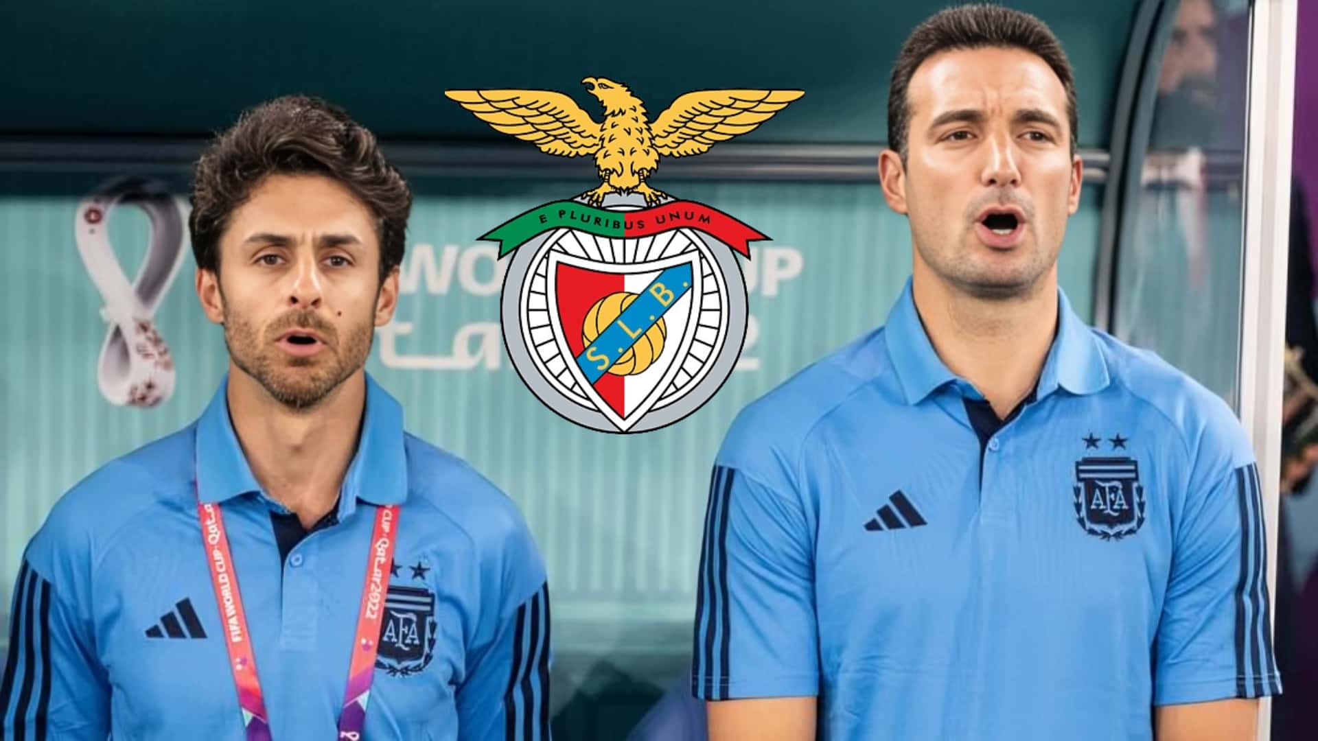 Aimar y Scaloni cantando el himno en Qatar 2022.