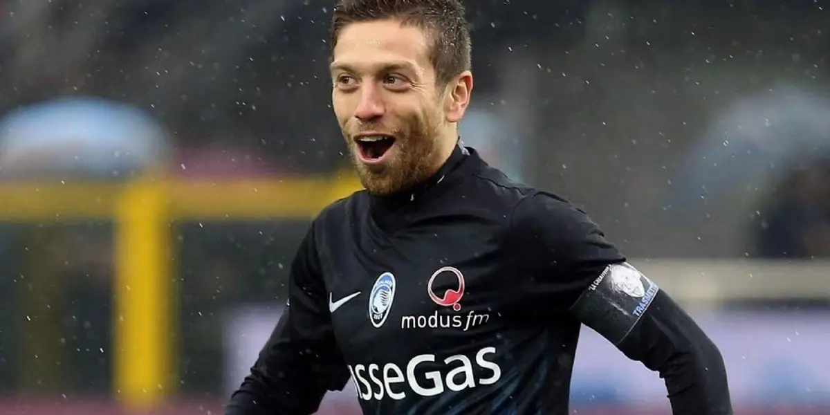 Alejandro Darío Gómez sorprendió posando en una foto con la camiseta de un grande de Argentina que no es Club Atlético San Lorenzo de Almagro.