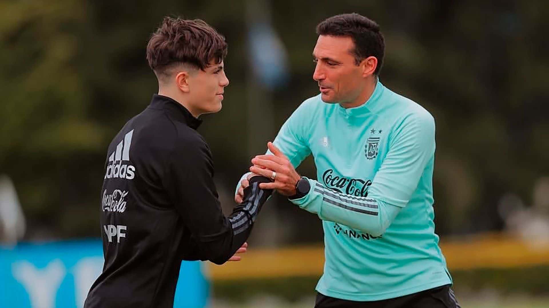 Alejandro Garnacho, que hace unas semanas fue convocado por Lionel Scaloni, se encuentra en la lista de los futbolistas del Manchester United para enfrentar este sábado a Norwich City.