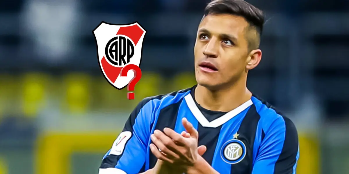Alexis Sánchez aplaude con la camiseta del Inter de Italia.
