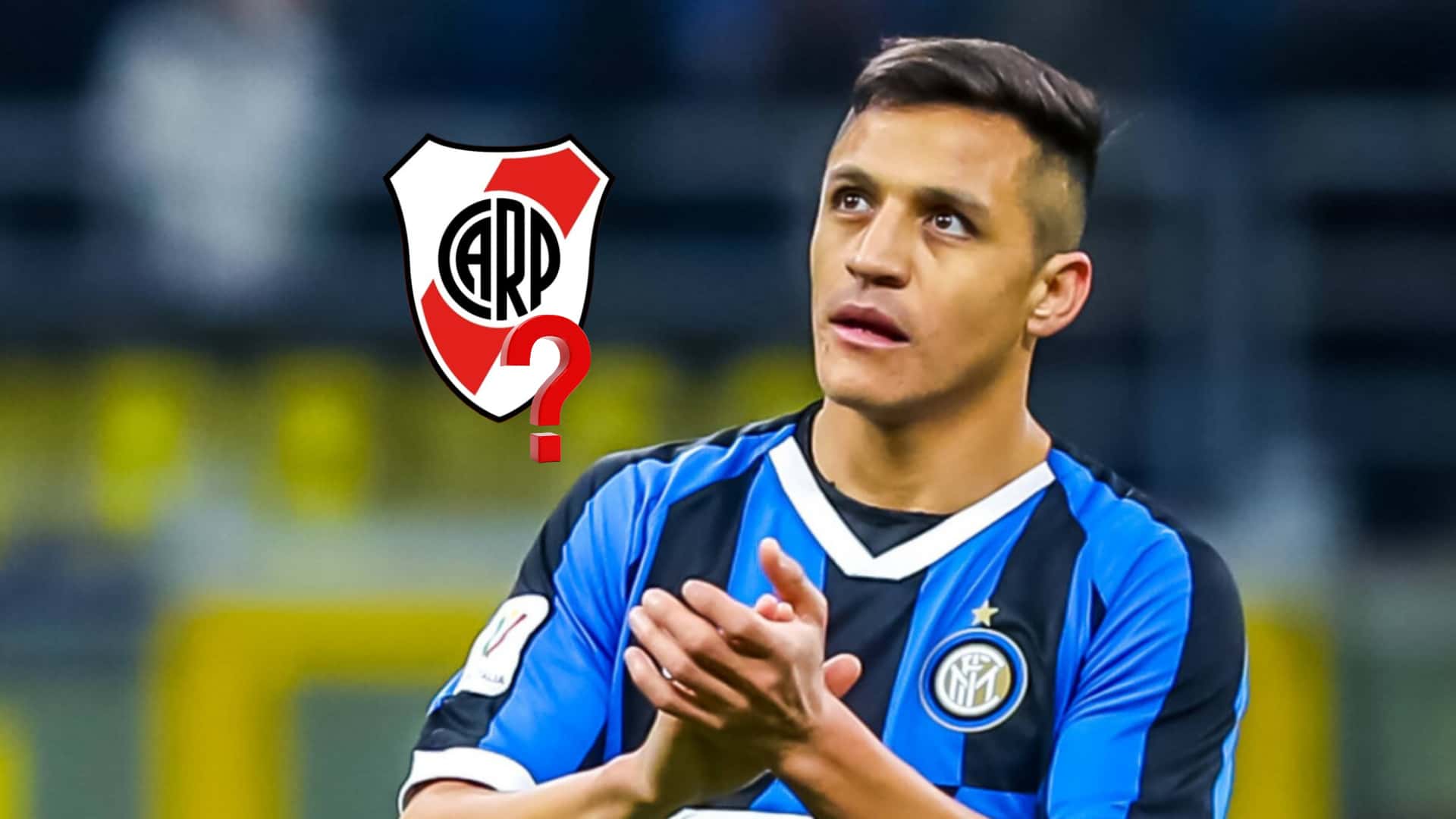 Alexis Sánchez aplaude con la camiseta del Inter de Italia.