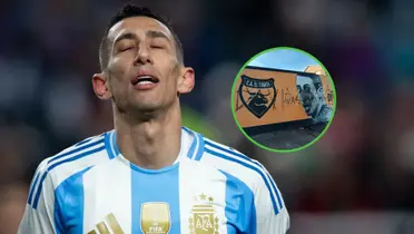 Angel Di María se lamenta en un partido con Argentina.