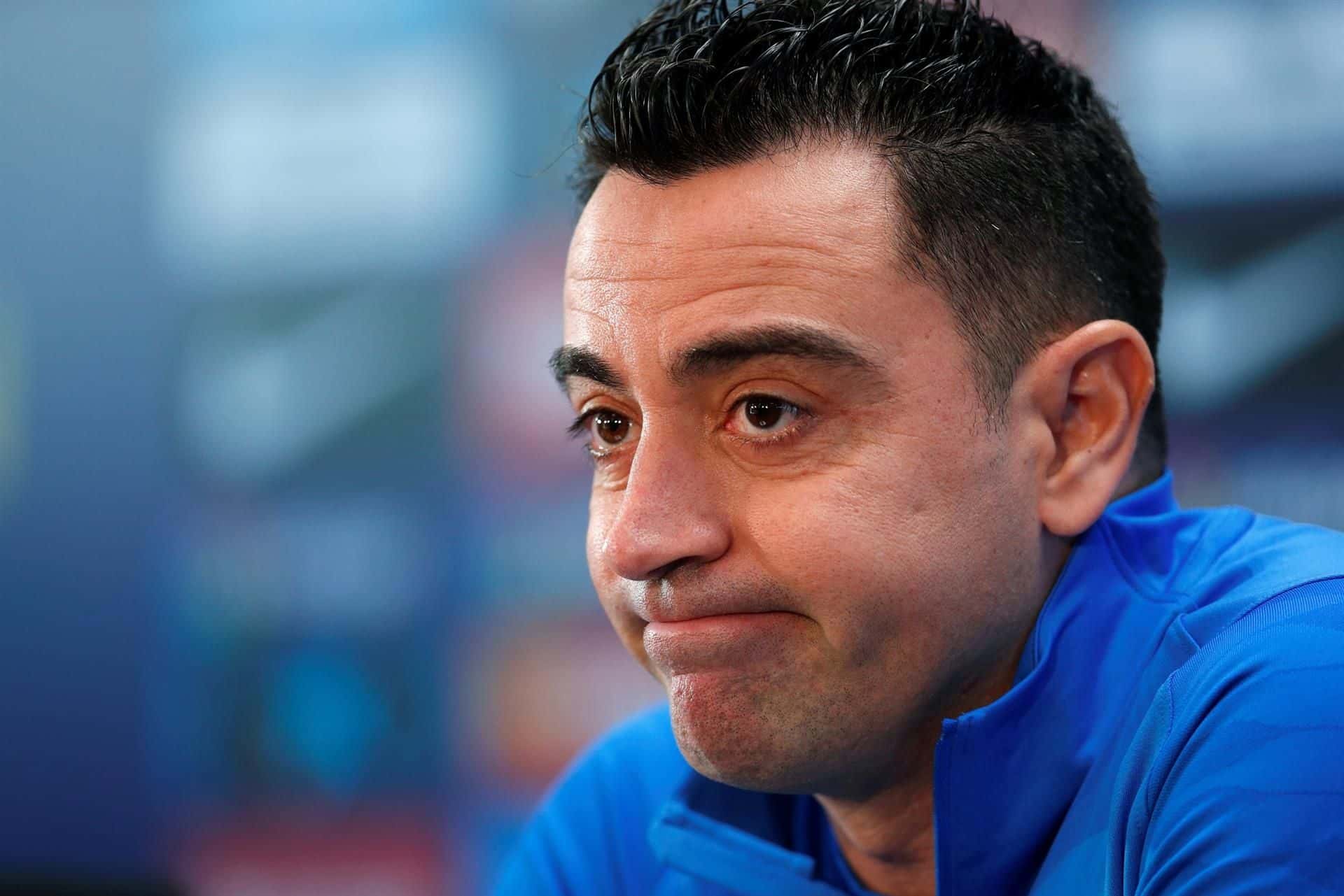Ante la suma de casos positivos de covid, el entrenador del Barcelona pidió suspender la actividad.