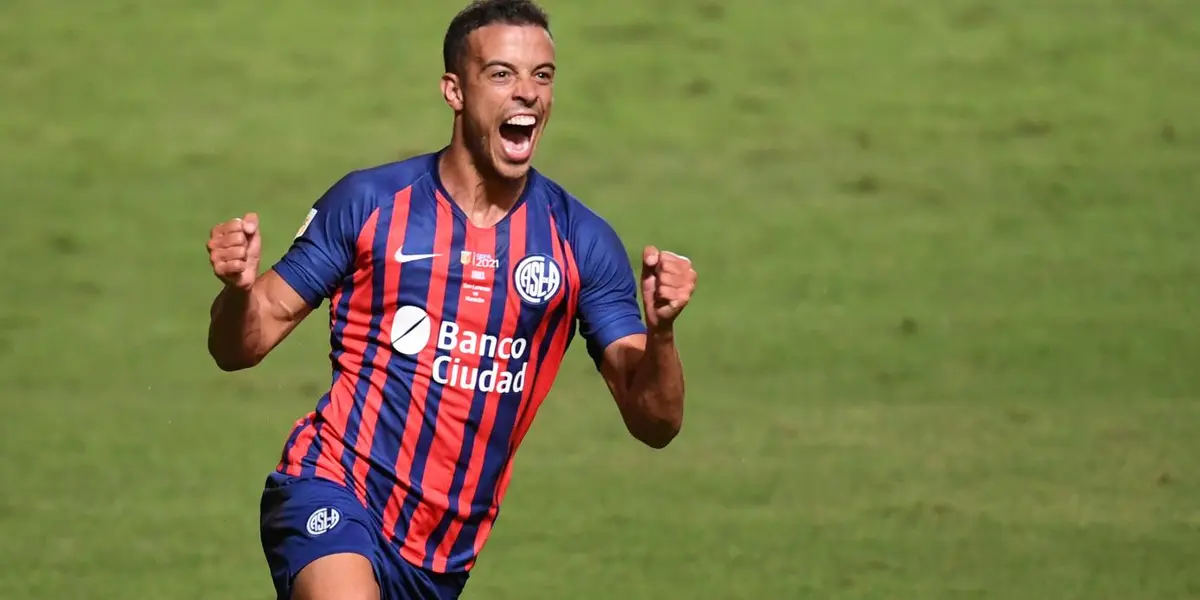 Ante su posible salida del Ciclón, el delantero está en carpeta de Racing de Avellaneda.