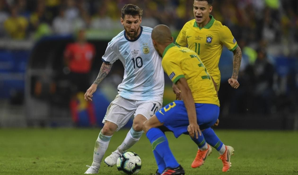 Argentina y Brasil son dos países que año tras año venden futbolistas constantemente por el buen nivel del jugador sudamericano, y sobre esto, la FIFA realizó un informe para mostrar quien fue el que más transfirió ¿Cuál es el número exacto de ventas entre el 2011 y el 2020? Enterate de toda la información acá.