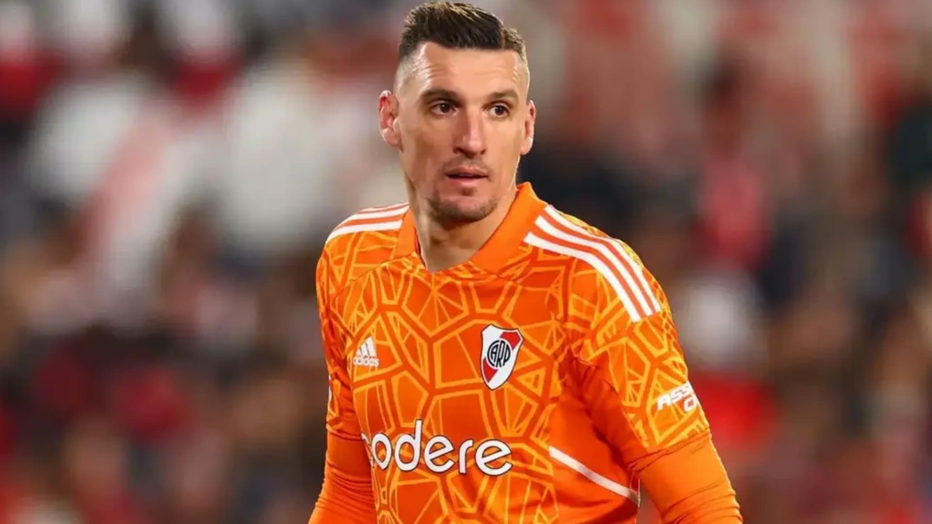 Armani confirmó su futuro