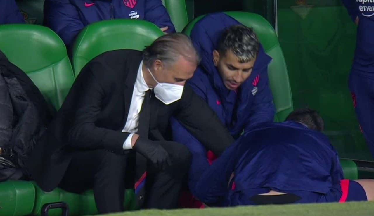 Atlético de Madrid derrotó a Betis de visitante 3 a 1 con dos goles de Joao Feliz, aunque la mala noticia tuvo que ver con la lesión del delantero argentino.