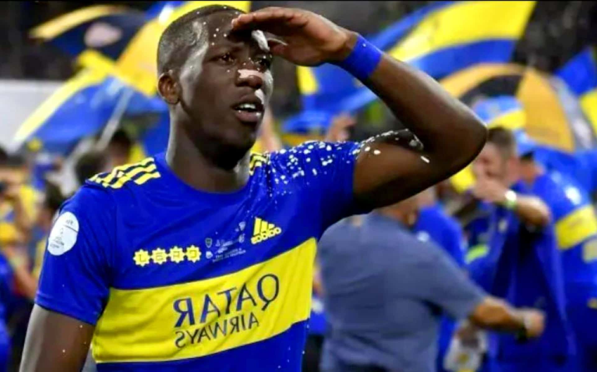 Ayer en el partido de Boca, estuvo presente con sus compañeros y le dejó un claro mensaje a Battaglia