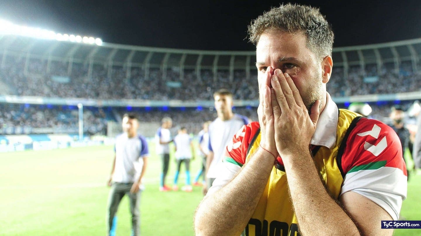 Barracas Central perdió su tercer partido en fila y el DT tomó una decisión.