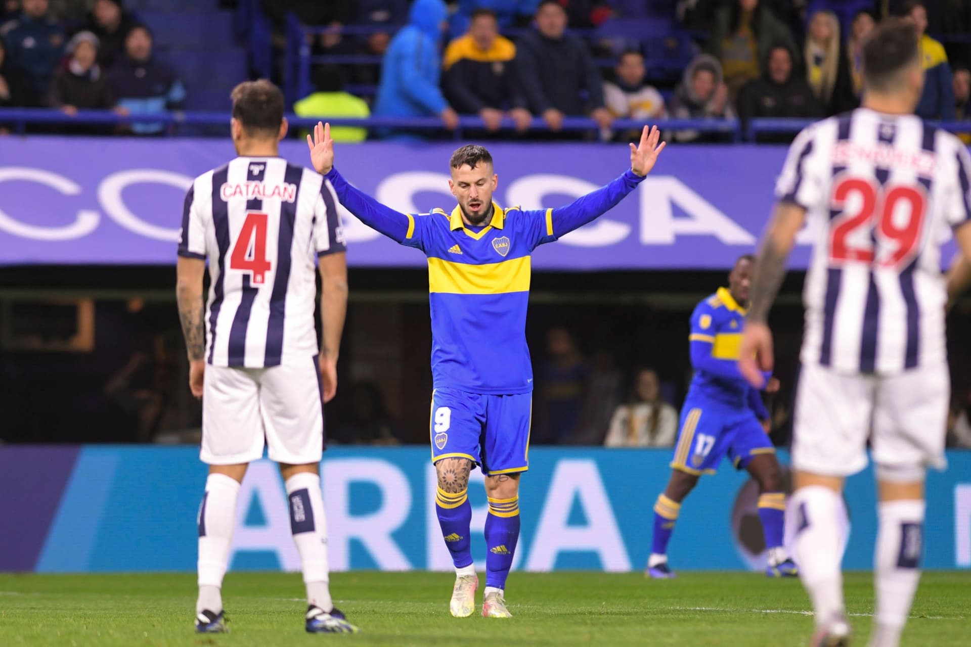 Boca le ganó 1 a 0 a Talleres pero el delantero volvió a tener una noche para el olvido.