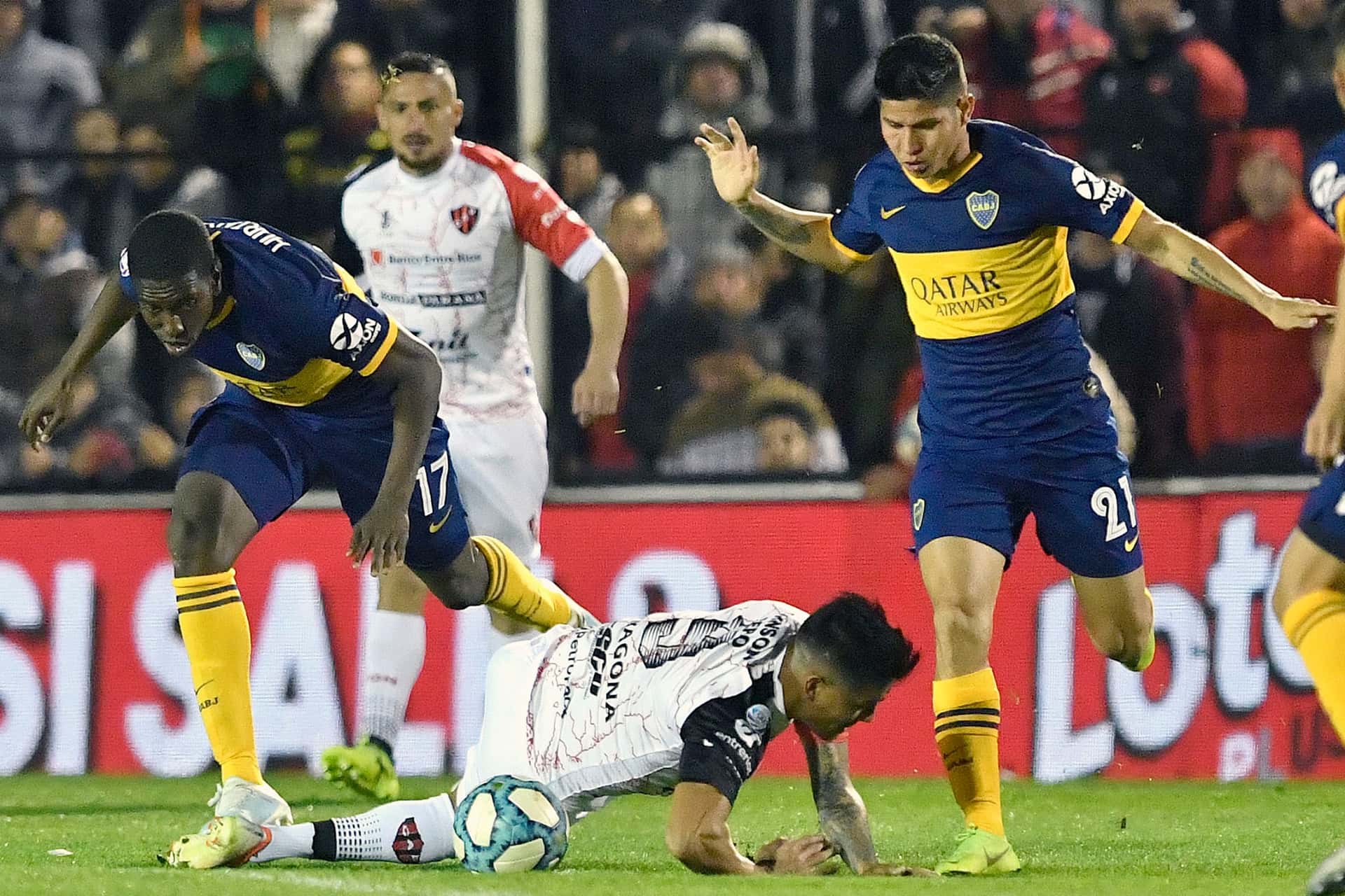Boca se enfrenta a Patronato en La Bombonera con la necesidad de sumar sus primeros tres puntos en el campeonato. Con el estreno de Sebastián Battaglia como director técnico intentará ganarle al conjunto de Paraná que acumula 11 unidades y se ubica sexto en la tabla de posiciones ¿Qué día juegan y por donde será transmitido el partido? Enterate de toda la información acá.
