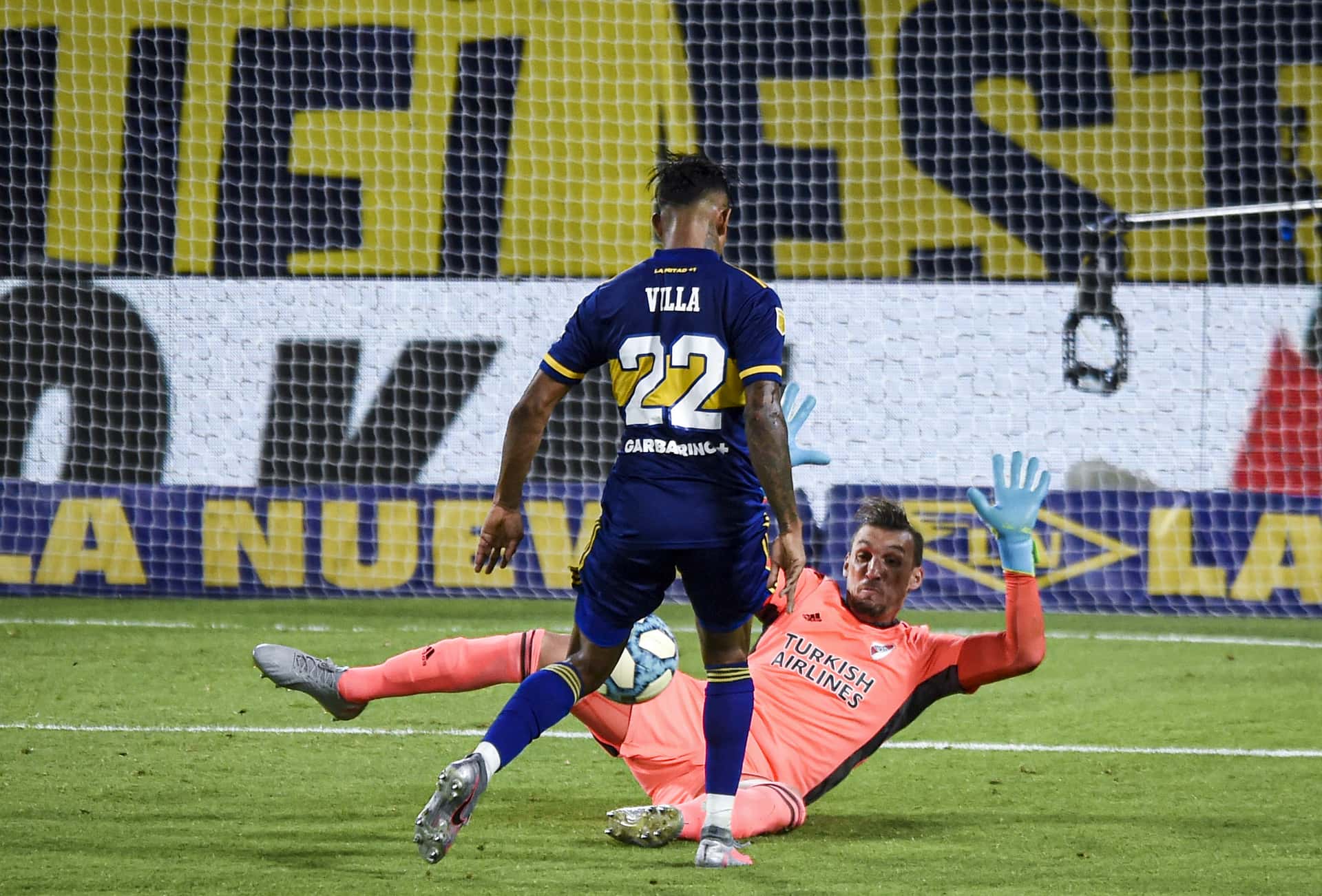 Boca y River disputan año tras año el superclásico del fútbol argentino en una rivalidad que lleva muchísimo tiempo con varias curiosidades en cada encuentro y un montón de datos históricos ¿Quién domina el historial actualmente? Enterate de la información acá.