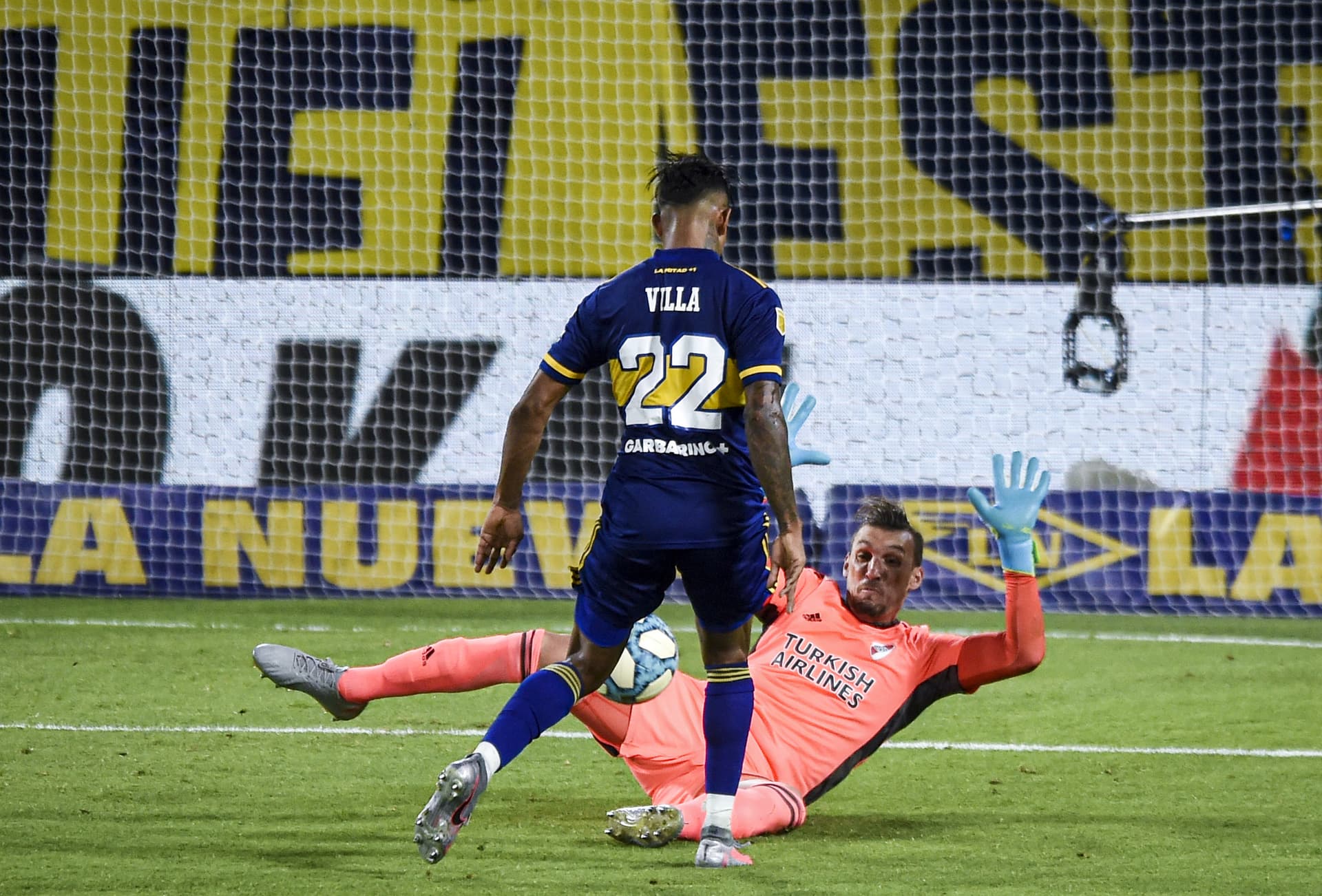 Boca y River disputan año tras año el superclásico del fútbol argentino en una rivalidad que lleva muchísimo tiempo con varias curiosidades en cada encuentro y un montón de datos históricos ¿Quién domina el historial actualmente? Enterate de la información acá.