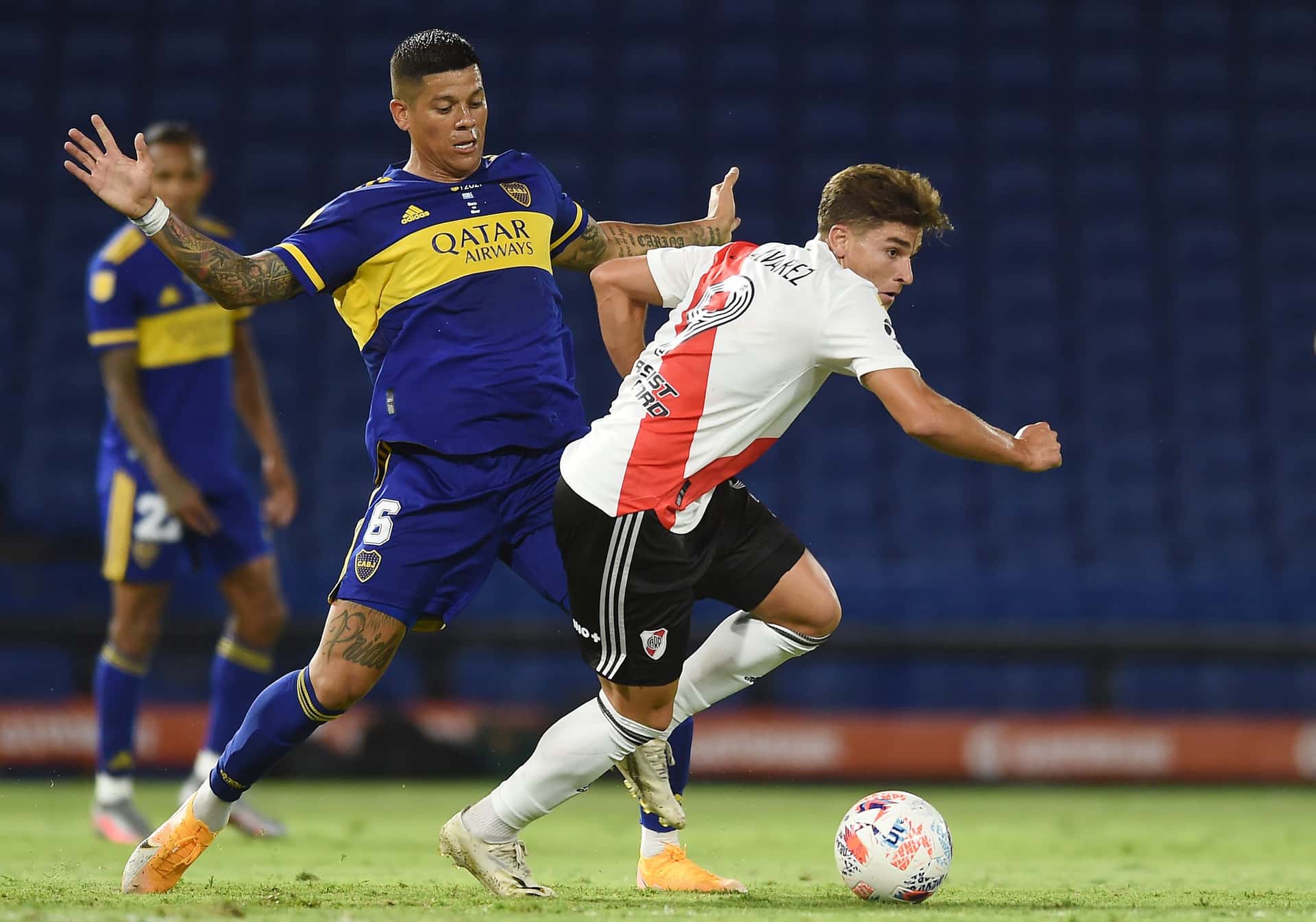 Boca y River se vuelven a encontrar en un nuevo capítulo del Superclásico del fútbol argentino, esta vez por Copa Argentina el miércoles cuatro de agosto para saber quién pasará a cuartos de final ¿En qué horario juegan y por dónde lo transmiten? Toda la información acá.