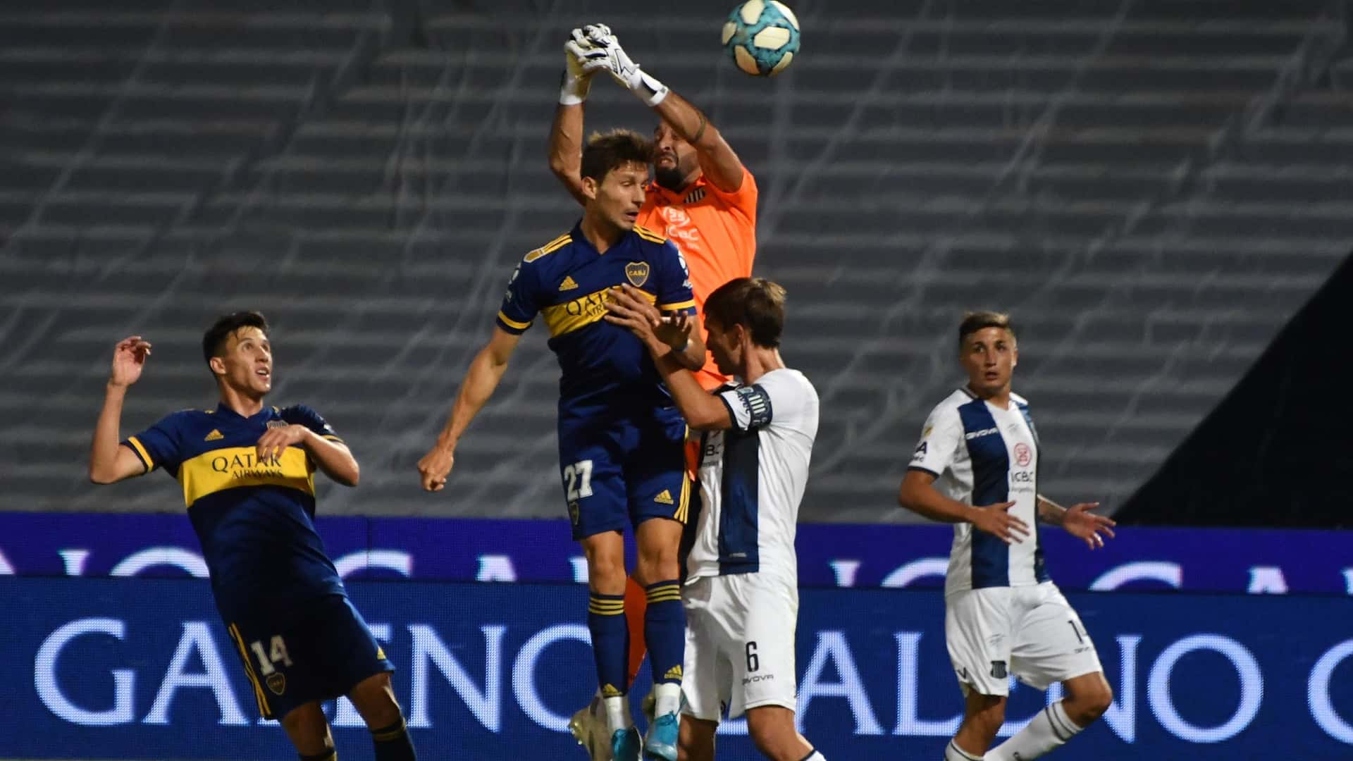 Boca y Talleres se ven las caras en la jornada cuatro de la Liga Profesional, el Xeneize necesita remontar en el torneo y la T quiere volver a sumar de a tres el próximo domingo primero de agosto ¿En qué horario juega y por dónde transmiten el partido? Enterate de toda la información acá.
