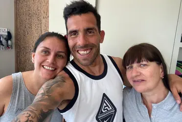Carlos Tévez compartió una foto junto a su mujer y su mamá, en saludo por el día de las madres.