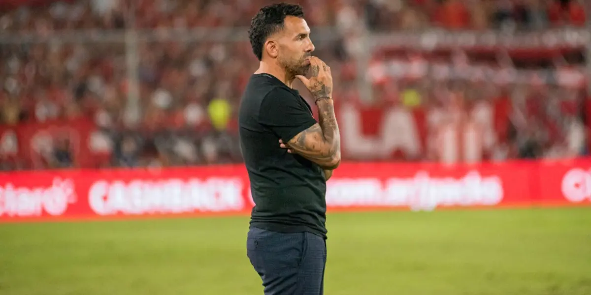 Carlos Tevez, pensativo, en Independiente