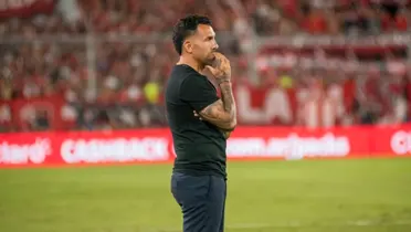 Carlos Tevez, pensativo, en Independiente