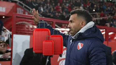 Carlos Tevez saludando a la hinchada de Independiente