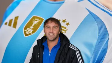 'Chapa' Retegui posa para la foto.