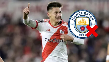 Claudio Echeverri celebra un gol con la camiseta de River.