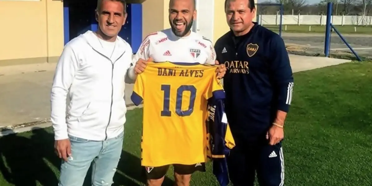 Club Atlético Boca Juniors idea una estrategia para contratar a Dani Alves.
 