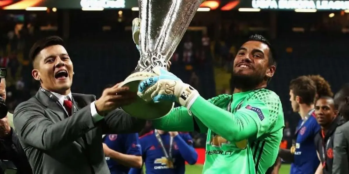 Completamente relegados del equipo por el técnico del Manchester United, Rojo y Romero preparan su salida.