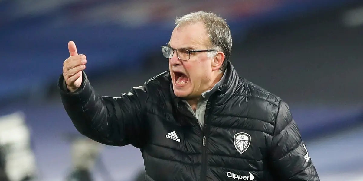 Con algunos resultados adversos, Marcelo Bielsa empieza a sentir presión, y decidió descargar su ira contra un jugador de su equipo.