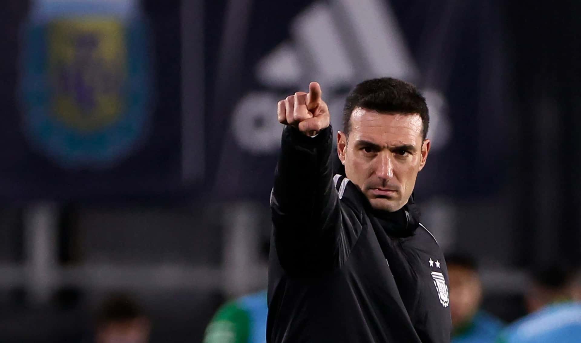 Con pasado en un equipo argentino, la rompió en tres grandes ligas de Europa