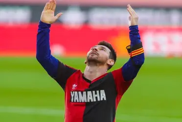 Conocé la cifra con la que Lionel Messi compró la camiseta de Newell's Old Boys con la que homenajeó a Diego Armando Maradona.