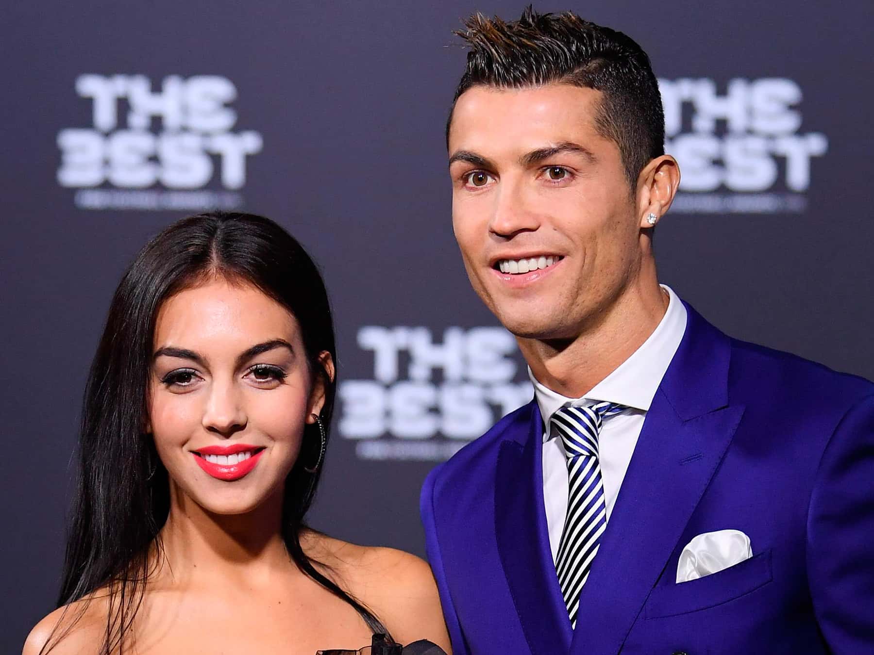 Cristiano Ronaldo es uno de los mejores jugadores de toda la historia del fútbol y actualmente se encuentra en pareja con Georgina Rodríguez y tienen una hija juntos, además de los tres que tiene el portugués a través del método de alquiler de vientre ¿Cómo conoció a la modelo? Toda la información acá.