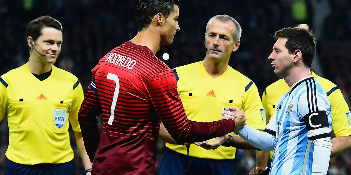 Cristiano Ronaldo se transformó el pasado primero de septiembre en el máximo goleador en la historia de las selecciones con 111 tantos en el triunfo de Portugal por 2-1 ante Irlanda y colaboró con un doblete. Por otro lado, Lionel Messi está lejos de alcanzarlo ¿Cuántos goles tiene la Pulga con la Albiceleste? Enterate de toda la información acá.