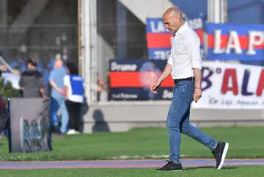 Cuando parecía que el DT seguiría una fecha más, hasta el clásico, la dirigencia tomó la decisión de que se vaya.