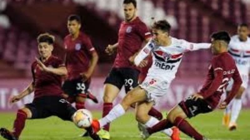 Cuando parecía todo perdido, Nicolás Orsini apareció para darle el pasaporte a los octavos de final a los dirigidos por Luis Zubeldía.