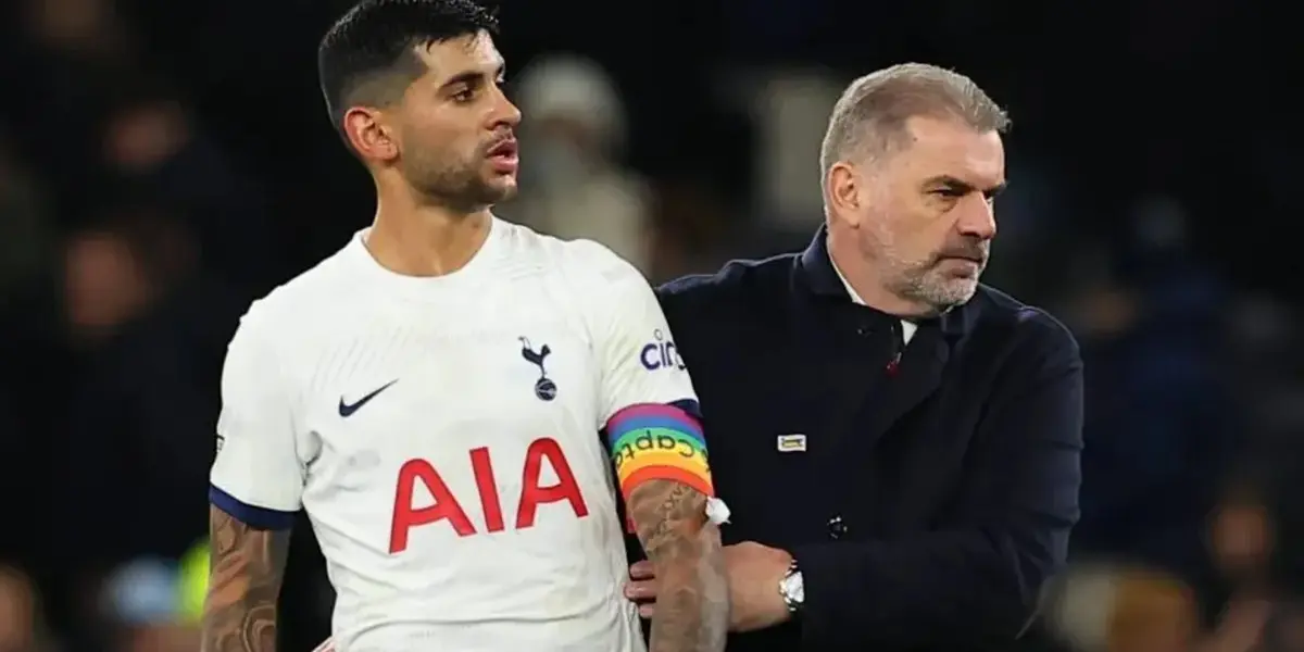 Cuti Romero con Ange Postecoglou en Tottenham