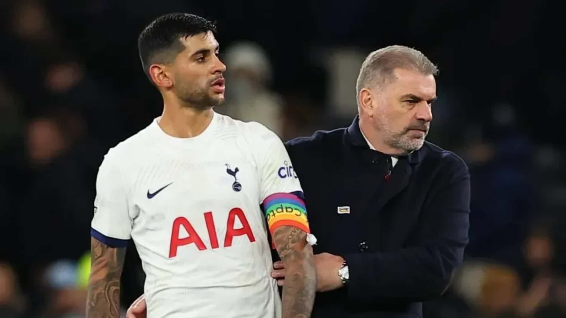 Cuti Romero con Ange Postecoglou en Tottenham