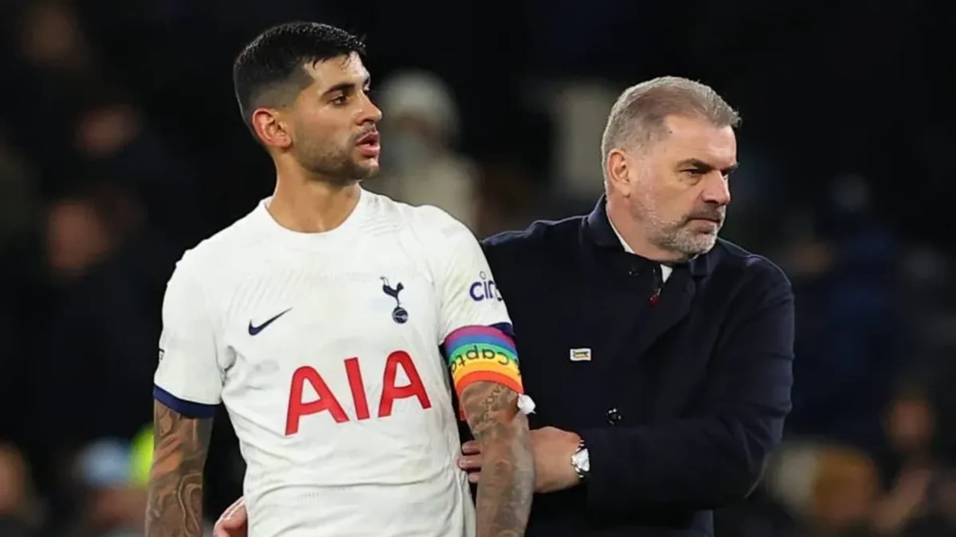 Cuti Romero con Ange Postecoglou en Tottenham