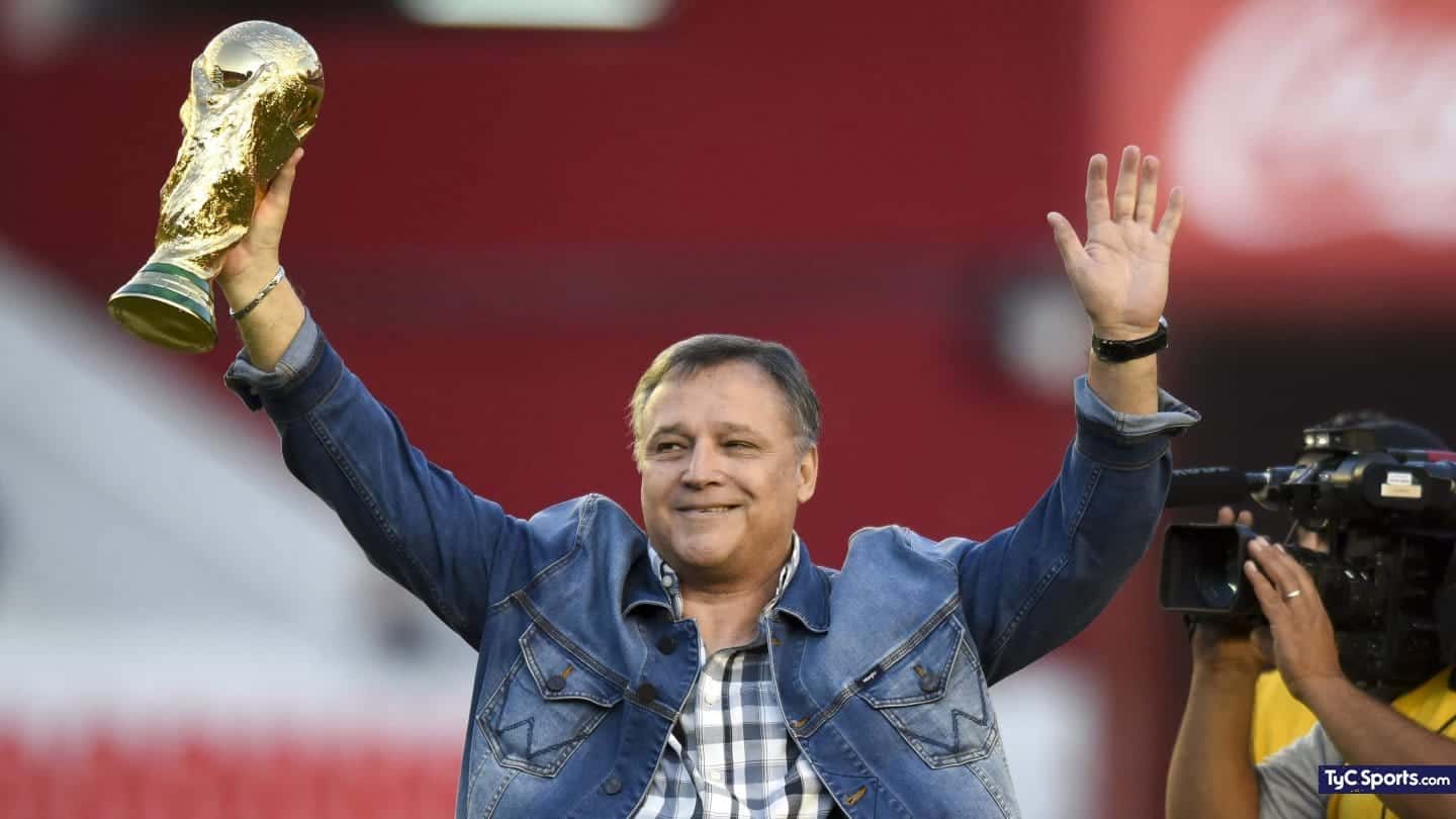 Daniel Bertoni expresó que posee cáncer de próstata y que está recibiendo tratamiento médico.