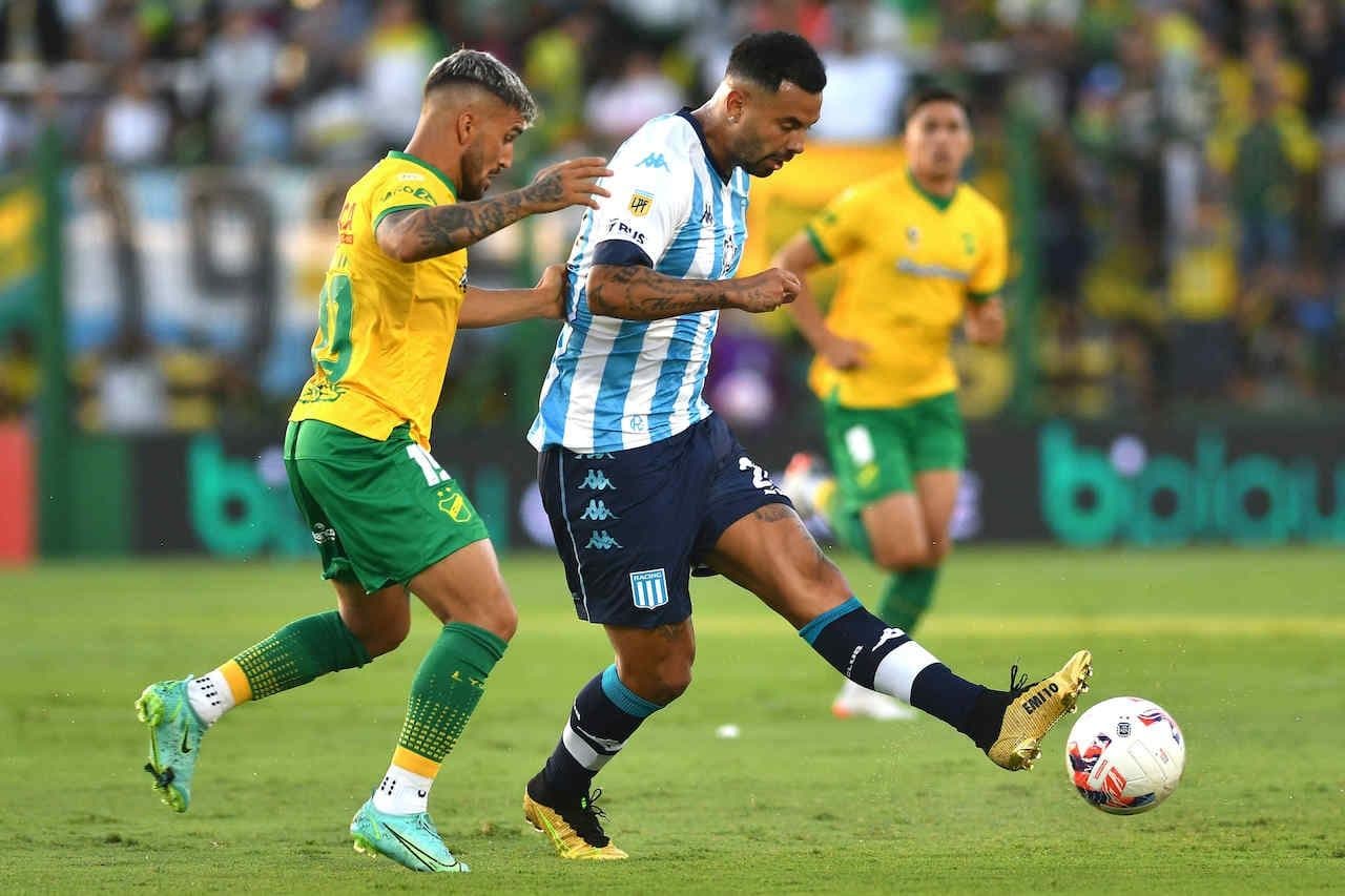 De penal, el colombiano marcó para el 1 a 0 de la Academia ante Defensa y Justicia.