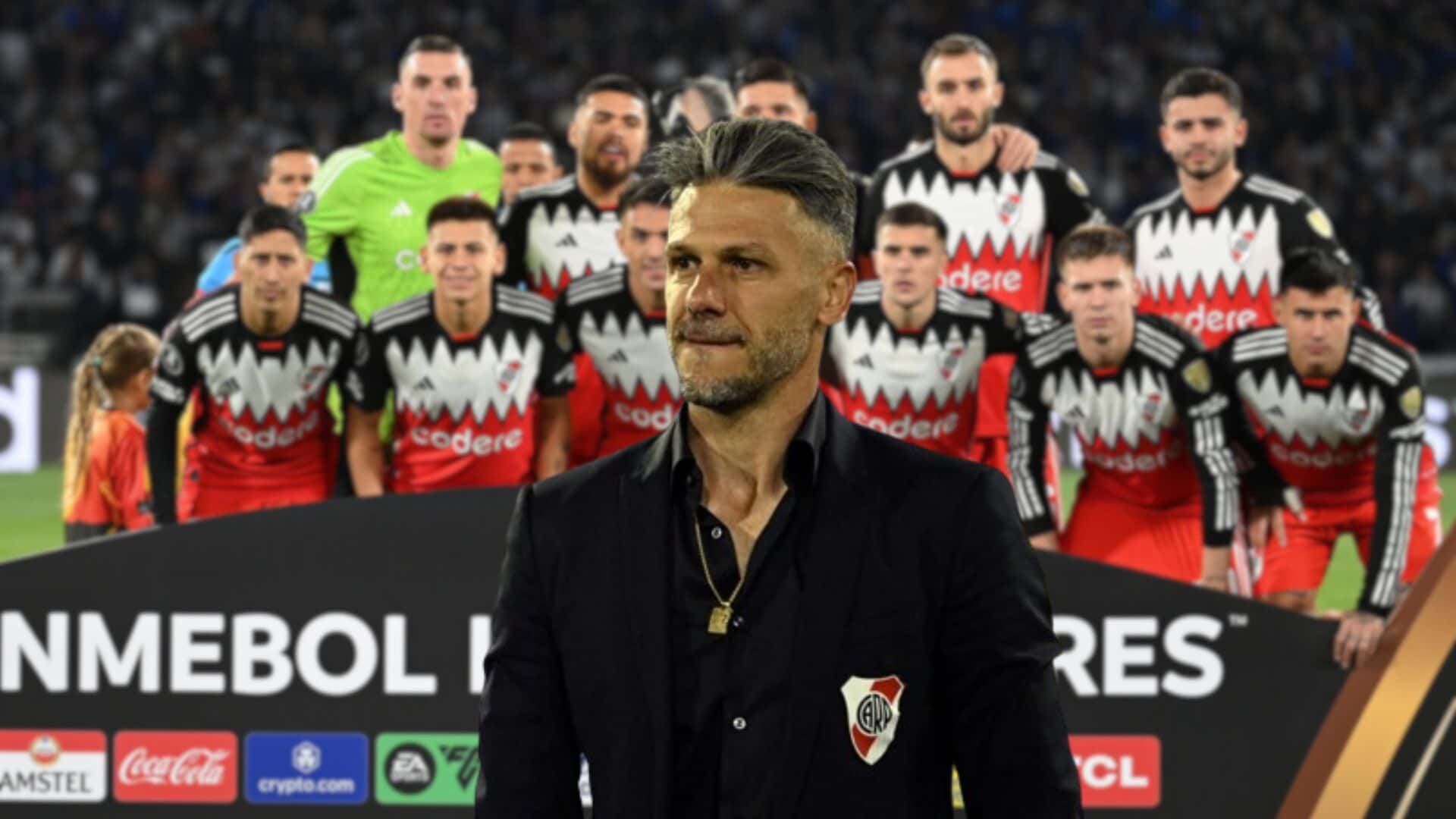 Demichelis con el saco de River Plate.