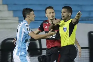 Descubrí cuál sería la tenebrosa razón por la que el VAR habría perjudicado a Racing Club en el partido contra Flamengo.