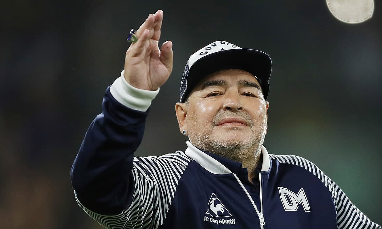 Descubrí cuáles son los elementos del mundo que se iluminaron con la imagen de Diego Armando Maradona.