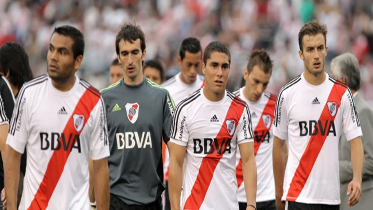 Descubrí quién es el que, luego de haber menospreciado a River Plate, está a nada de quedarse sin trabajo en la liga del retiro.