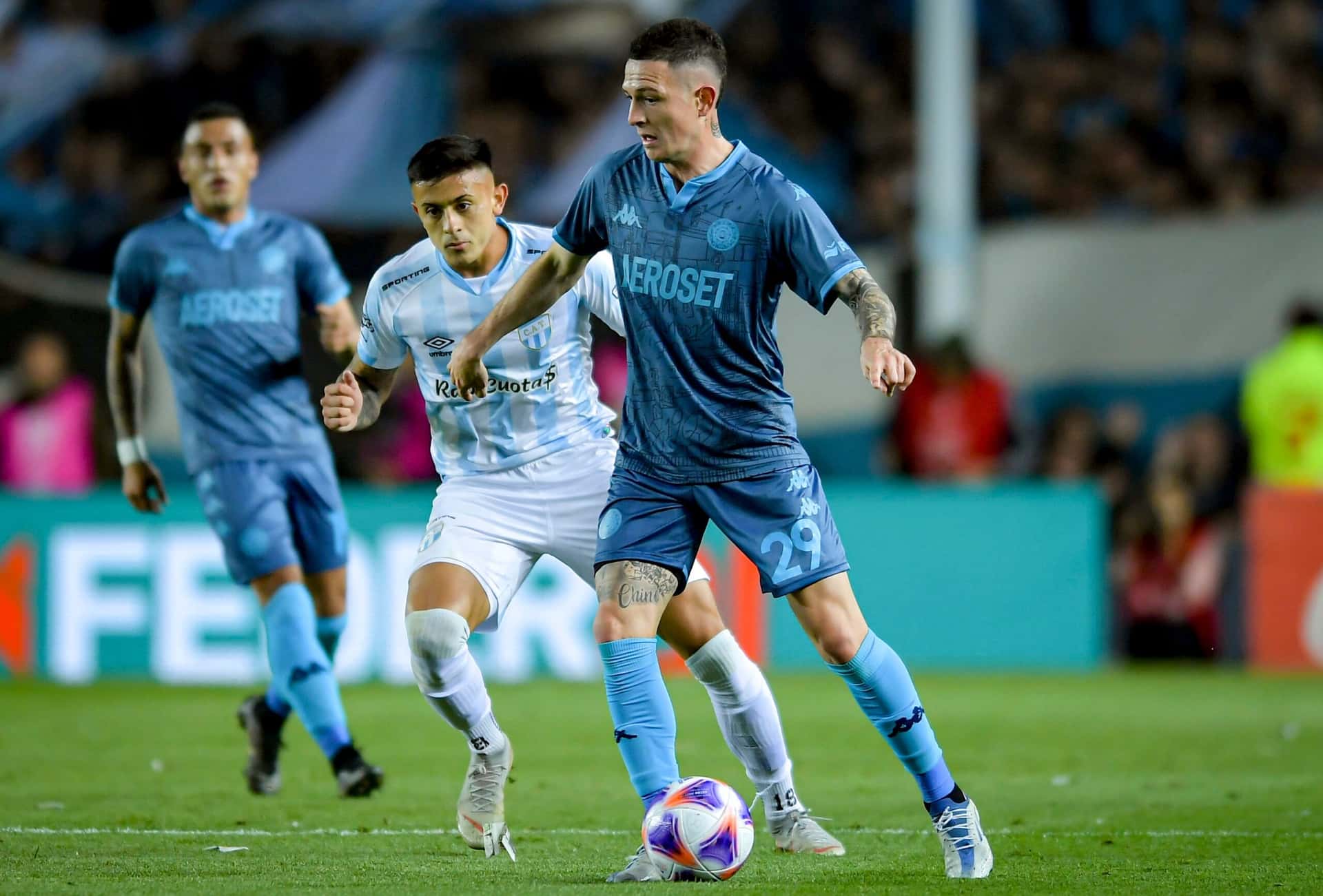 Desde la dirigencia de Racing deberán ver como resolver el contrato con el volante de La Academia para que continúe en el plantel.