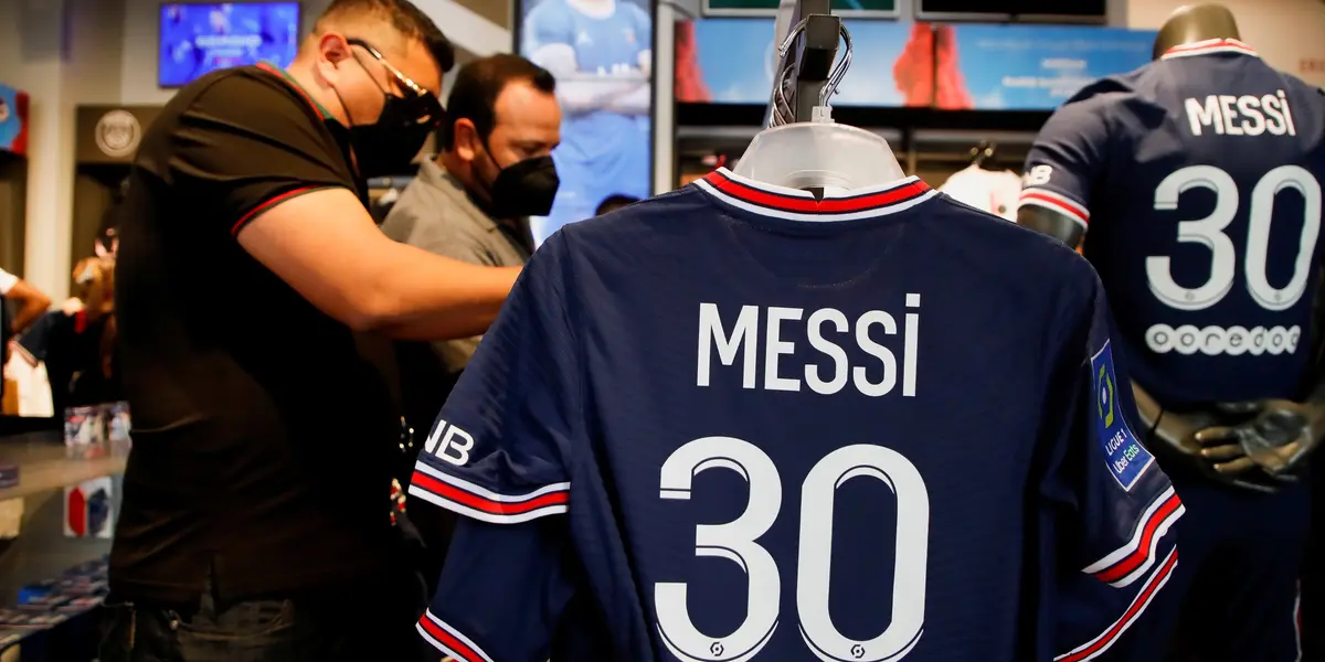 Desde su llegada al París Saint Germain, el argentino revolucionó la capital francesa y los fanáticos de todo el mundo ya encargaron su casaca.