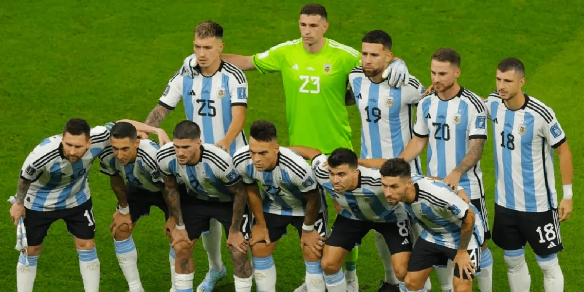 Destaca en el equipo de Scaloni, pero en España ha sido cuestionado y le buscarían un nuevo destino